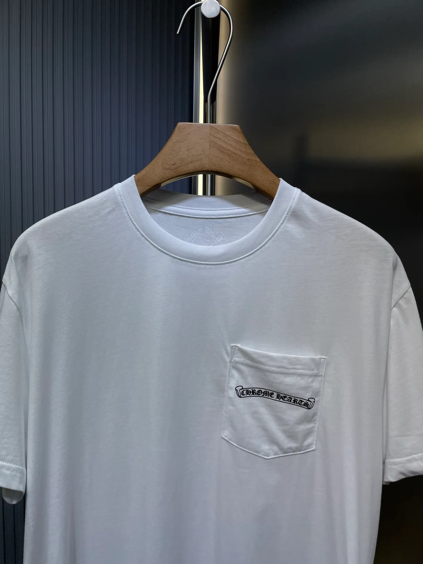 🅿️260 chrome hearts 🌟【Top replica】Shadow cross short-sleeved craftsmanship description: The fabric is made of 26-woven 200g cotton, and the printing is hand-printed with glue. The overall routing is straight and delicate, the fabric is comfortable and soft, and the color is consistent without color difference. It can be matched with the same style to create a fashionable look and control various occasions. Customized accessories, complete three labels, same style for men and women! ⚠️ Color: white black size: sml